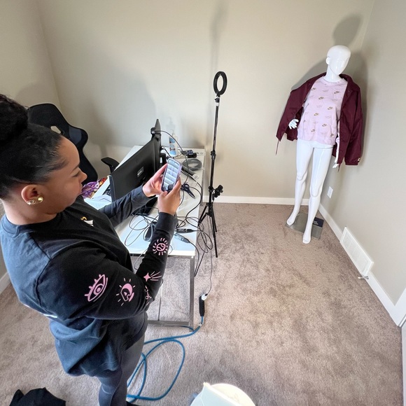 Meet your Posher, Lyndon - Picture 2 of 3